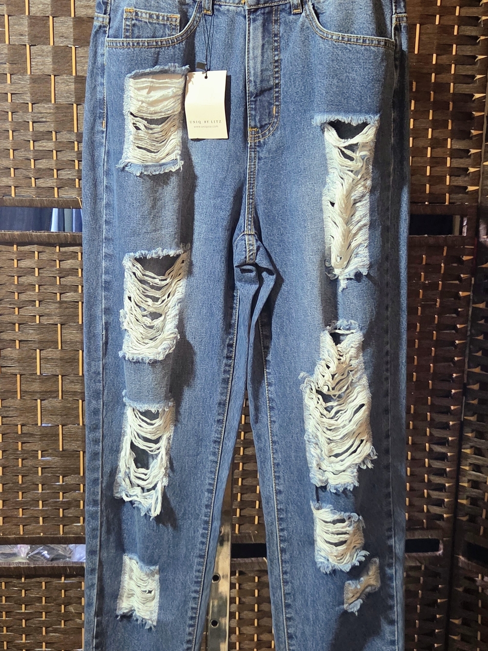Distressed Boyfriend Jeans in Medium Blue